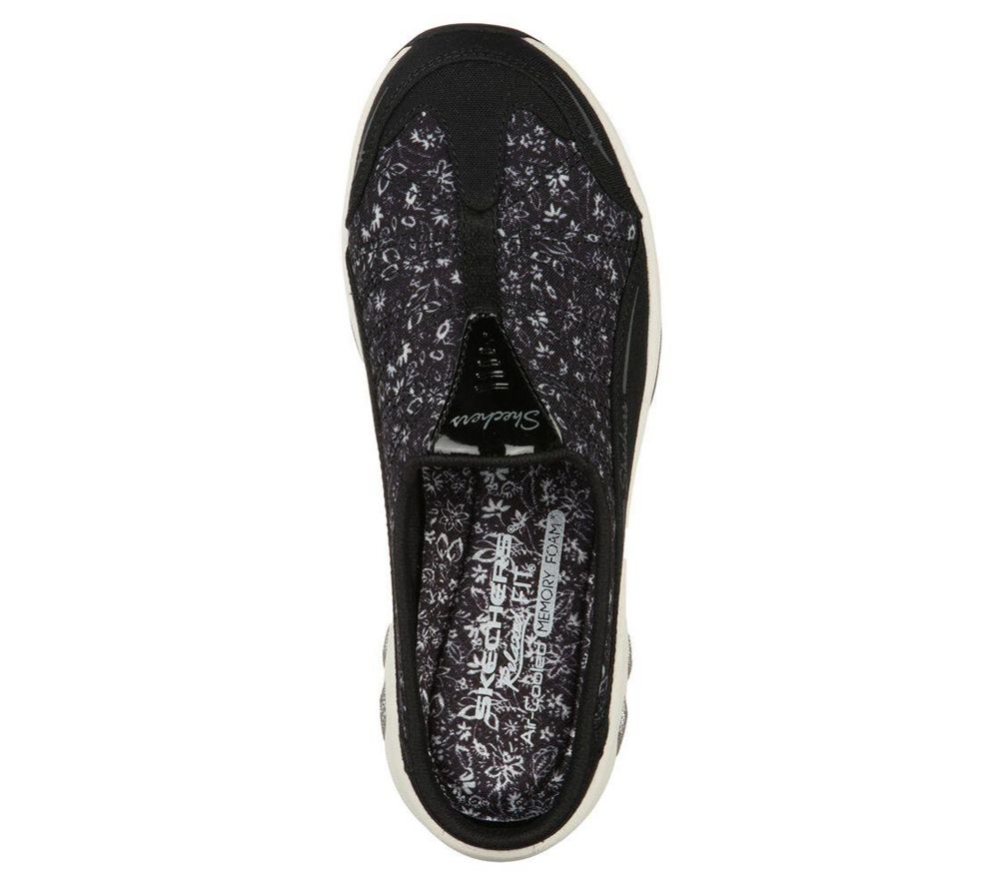 Skechers Relaxed Fit: Commute Time - City Bloom Women's Trainers Black White | ORGC68042